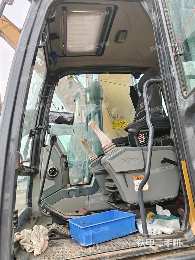 駕駛室整體（整機外觀）