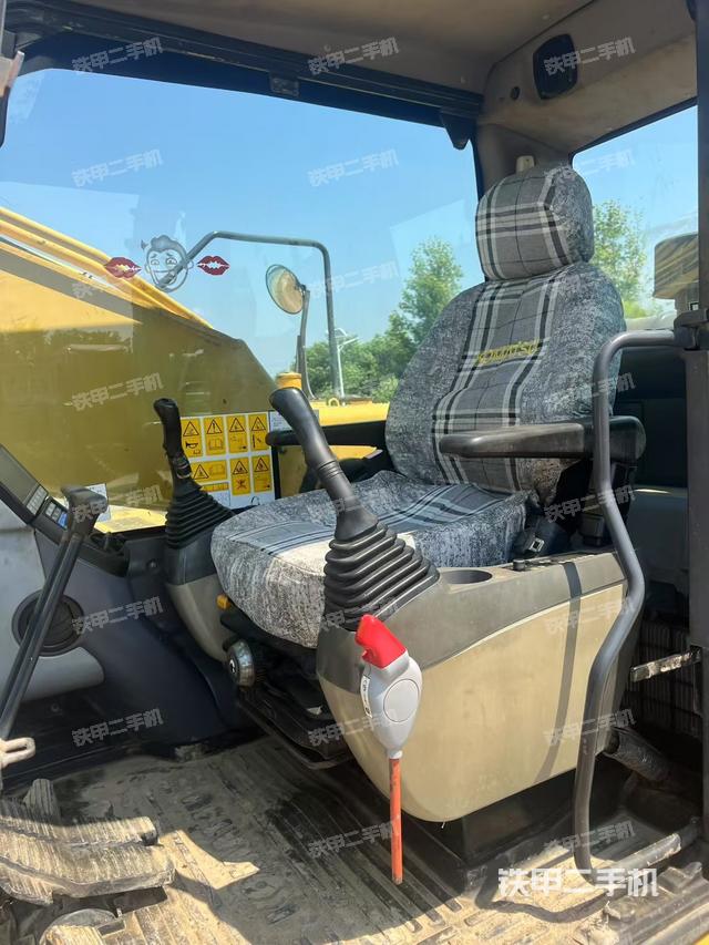 驾驶室整体（整机外观）