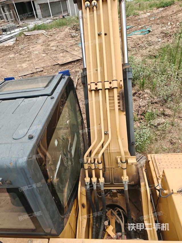 小臂整体左后（工作和回转装置）