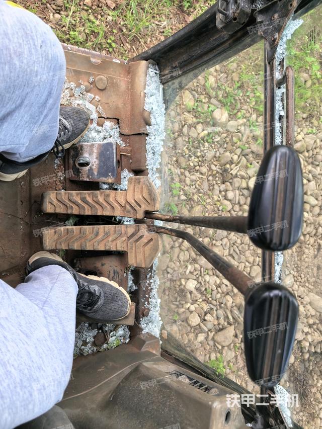 座椅右側(cè)控制臺(tái)/鑰匙門/油門/含右手柄（駕駛室部分）