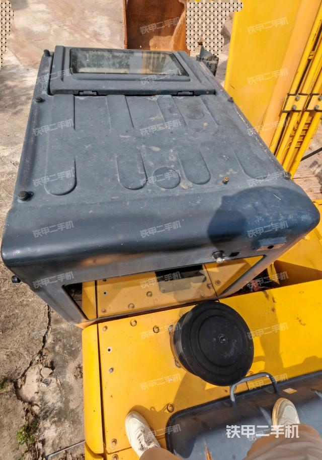 駕駛室頂部（整機外觀）