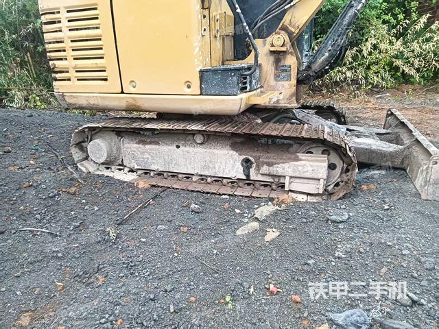 單側(cè)履帶整體(整機(jī)外觀) 單側(cè)履帶整體(整機(jī)外觀)