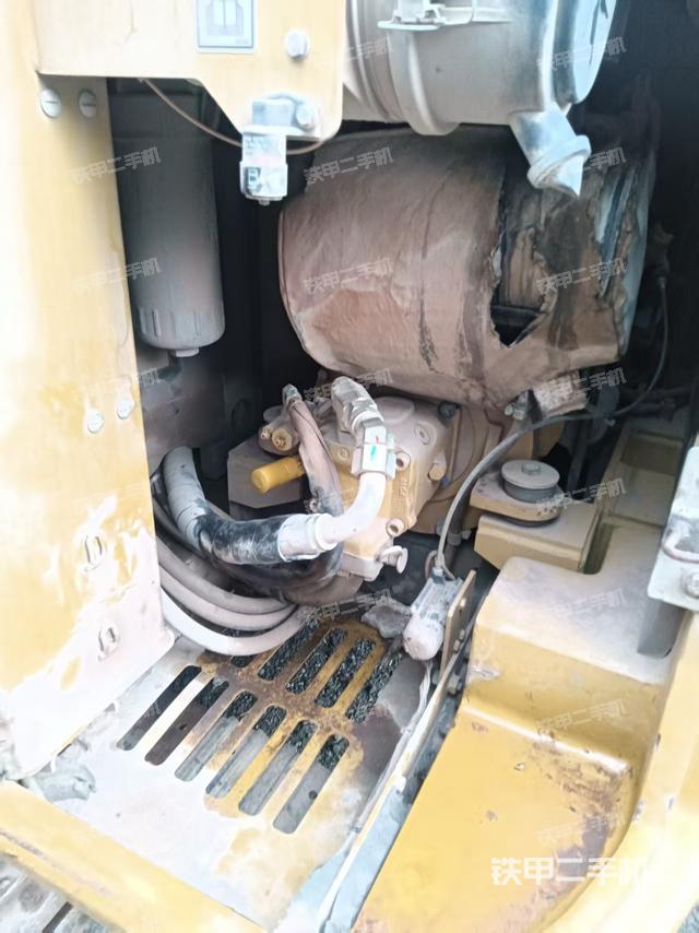 液壓泵艙室正面整體(整機(jī)外觀) 液壓泵艙室正面整體(整機(jī)外觀)