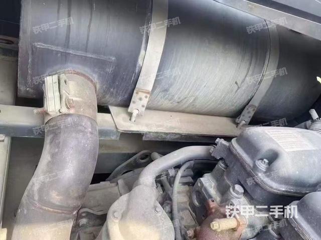 驾驶室顶部（整机外观）