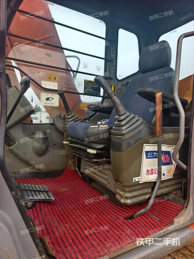 駕駛室整體（整機外觀）