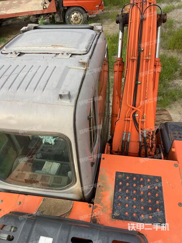 駕駛室頂部（整機(jī)外觀）