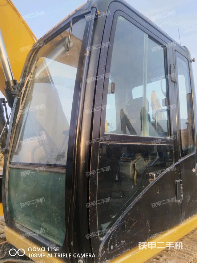 駕駛室左前45度（駕駛室部分）