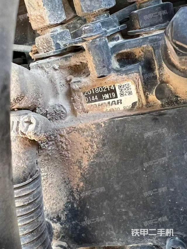 回轉(zhuǎn)馬達(dá)和主控閥（整機(jī)外觀）