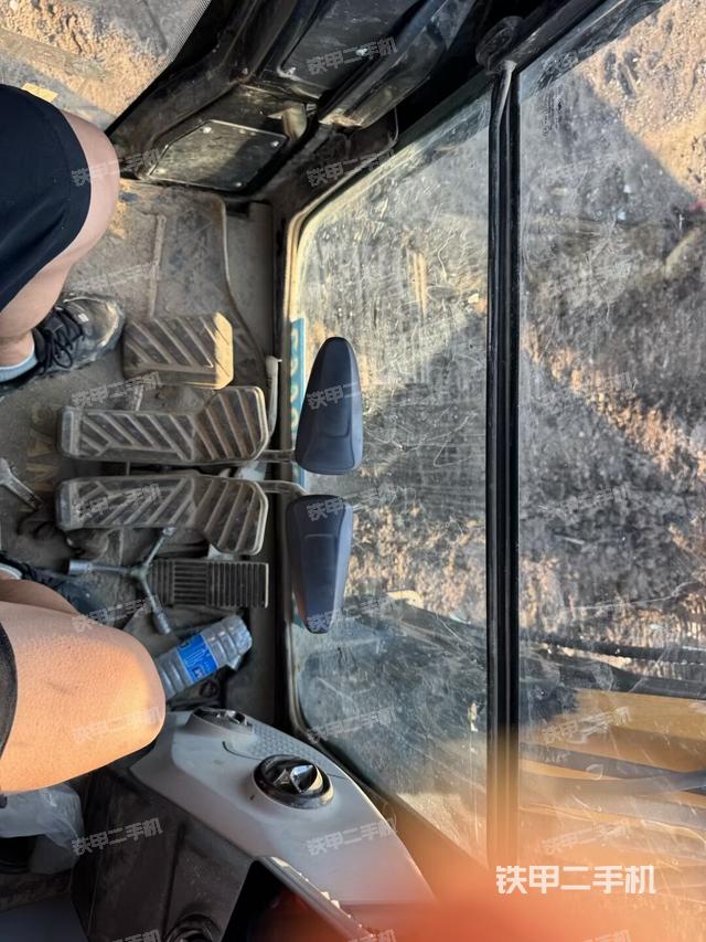 座椅左側(cè)控制臺/音響/含左手柄（駕駛室部分）