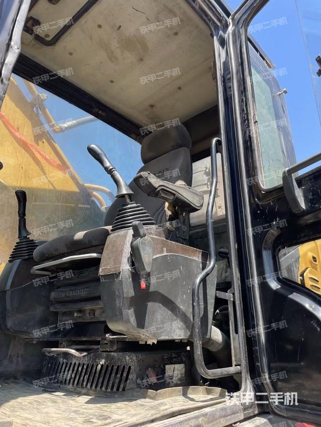 驾驶室整体（整机外观）