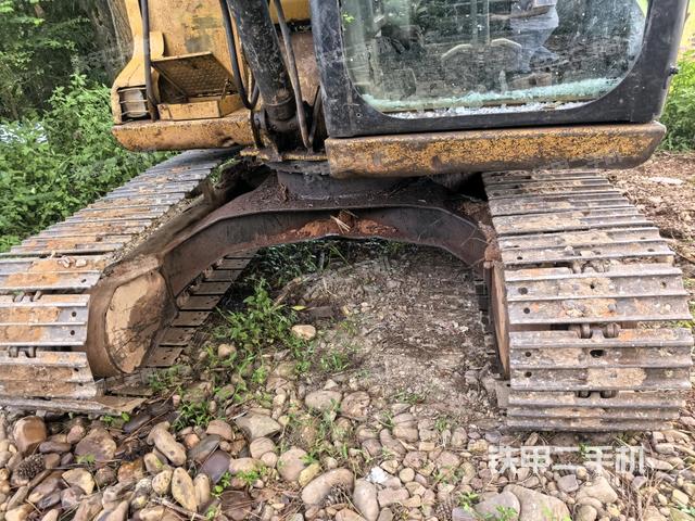 轉(zhuǎn)盤和下車架正前（工作和回轉(zhuǎn)裝置）