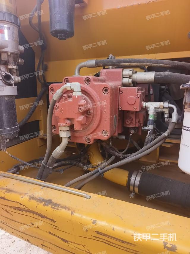 液壓泵艙室正面整體（整機(jī)外觀）