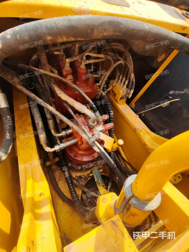 回轉馬達和主控閥（整機外觀）