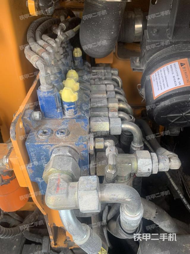 回轉(zhuǎn)馬達和主控閥（整機外觀）