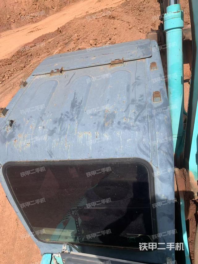 驾驶室顶部（整机外观）