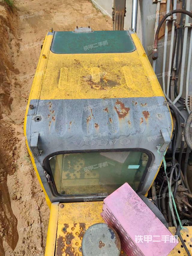 驾驶室顶部（整机外观）