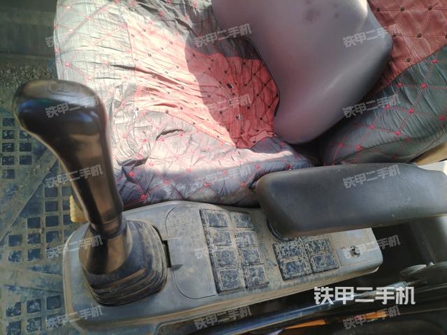 座椅左侧控制台/音响/含左手柄（驾驶室部分）