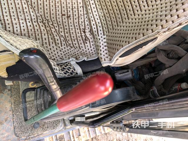 座椅左侧控制台/音响/含左手柄（驾驶室部分）