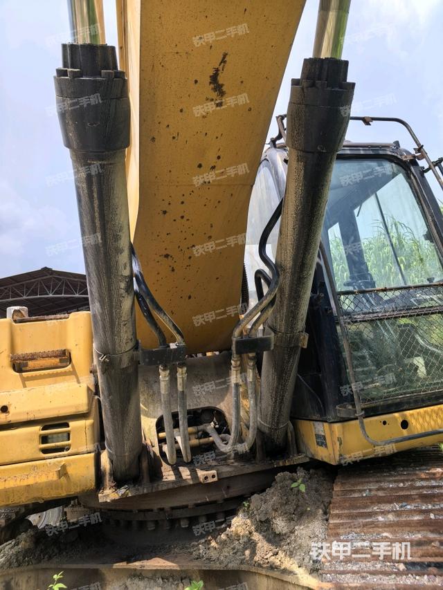 大臂油缸整體?豎拍（工作和回轉(zhuǎn)裝置）