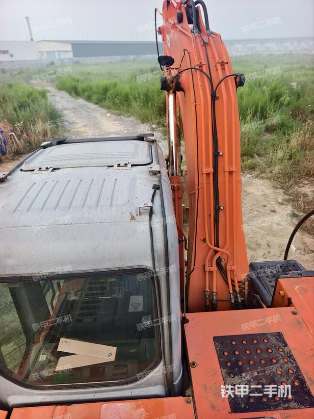 駕駛室頂部（整機外觀）