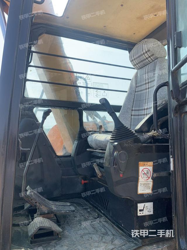 驾驶室顶部（整机外观）