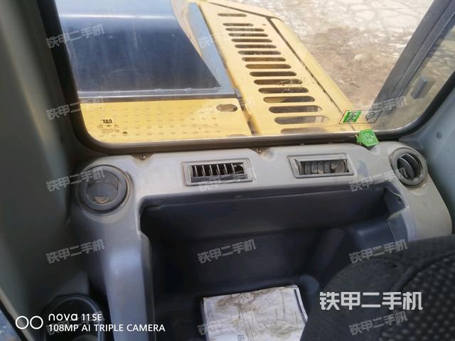 左后方玻璃角標(biāo)（駕駛室部分）