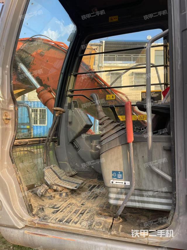 駕駛室整體（整機(jī)外觀）