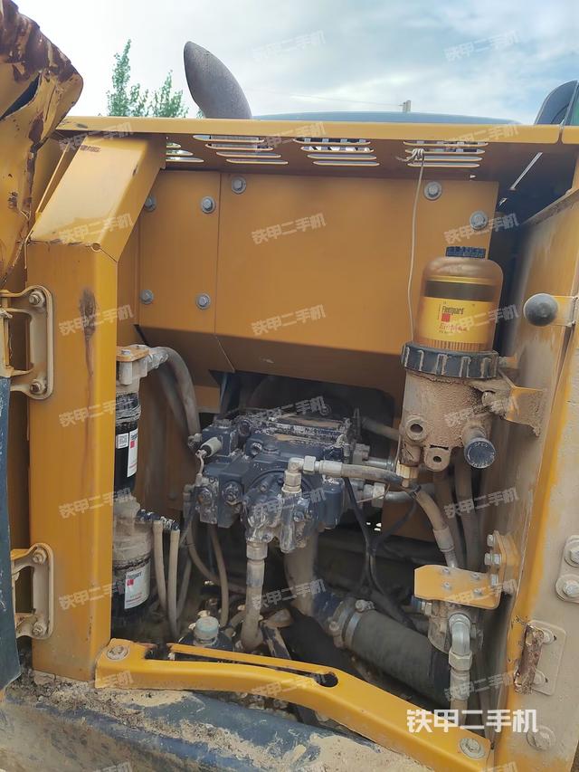 液壓泵艙室正面整體（整機(jī)外觀）