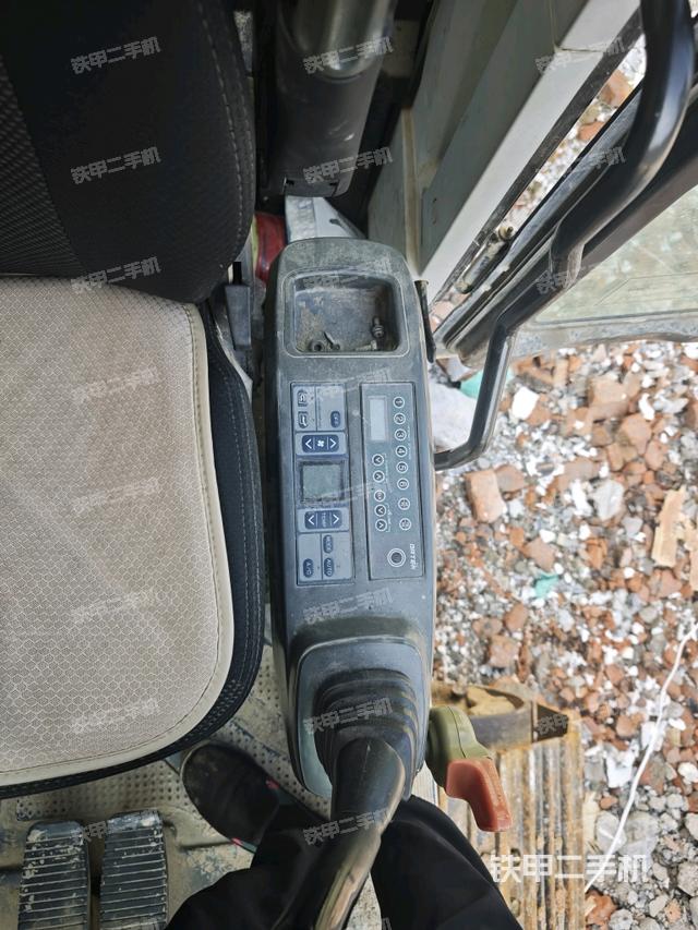 座椅左側(cè)控制臺(tái)/音響/含左手柄（駕駛室部分）