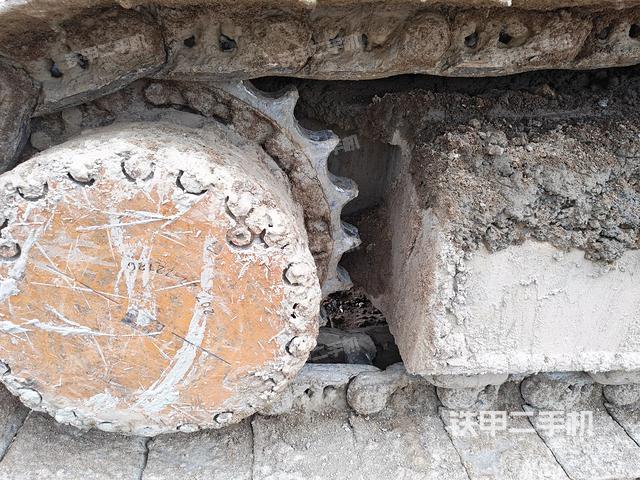 右驅(qū)動輪（行走機構(gòu)）