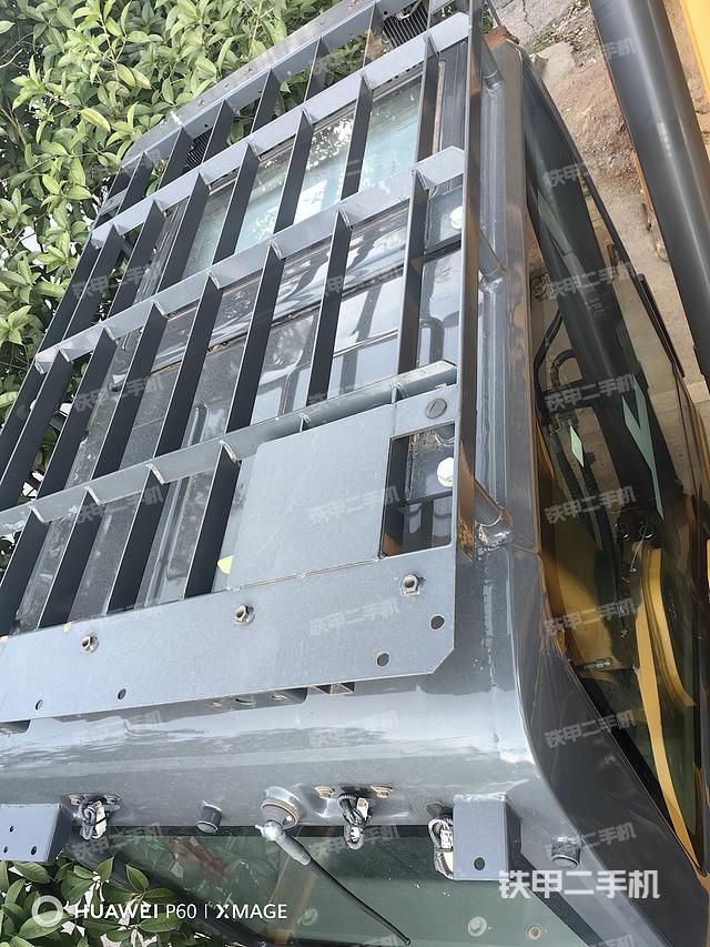 駕駛室頂部(整機外觀) 駕駛室頂部(整機外觀)