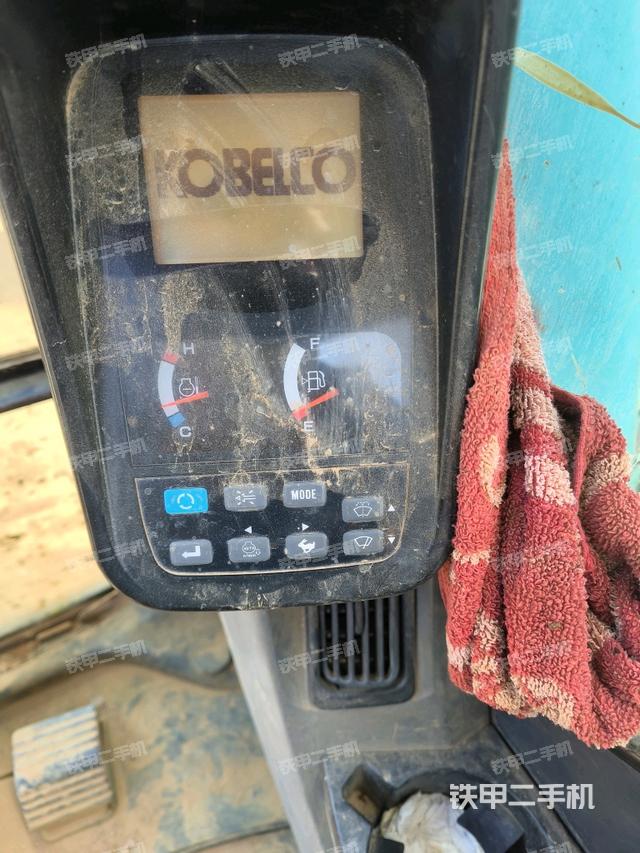 座椅右側(cè)控制臺(tái)/鑰匙門(mén)/油門(mén)/含右手柄（駕駛室部分）