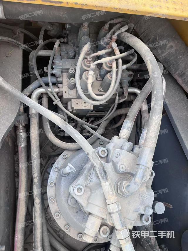 回轉馬達和主控閥（整機外觀）