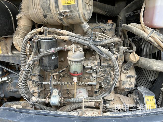 液壓泵艙室正面整體(整機(jī)外觀) 液壓泵艙室正面整體(整機(jī)外觀)