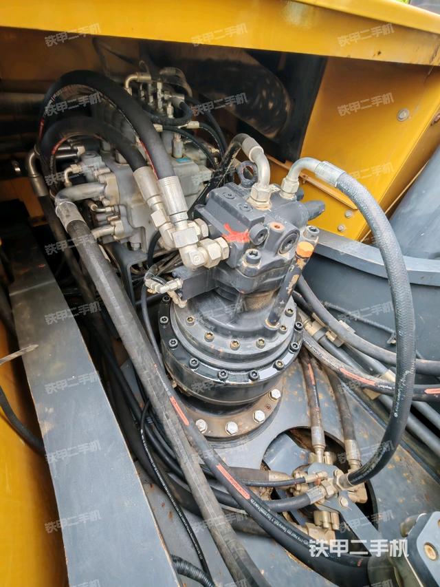 回轉(zhuǎn)馬達(dá)和主控閥（整機(jī)外觀）