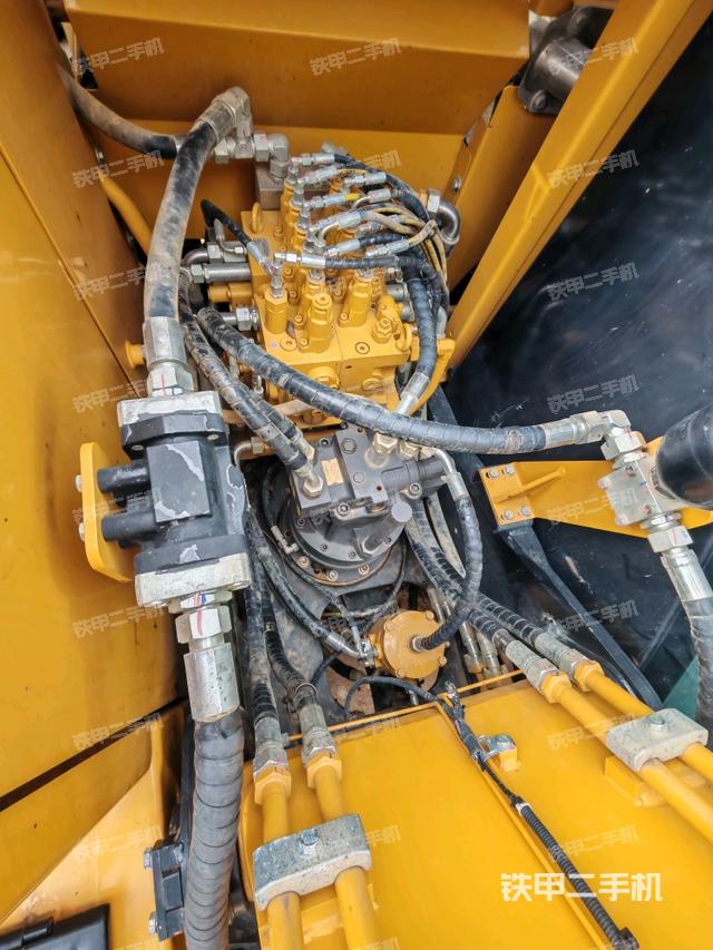 回轉(zhuǎn)馬達和主控閥（整機外觀）