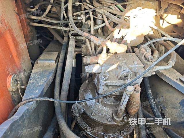 回轉(zhuǎn)馬達(dá)（上車部件）