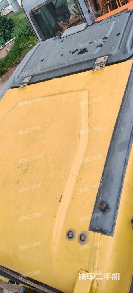 驾驶室顶部(整机外观) 驾驶室顶部(整机外观)