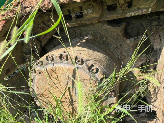 右驅(qū)動輪（行走機構(gòu)）