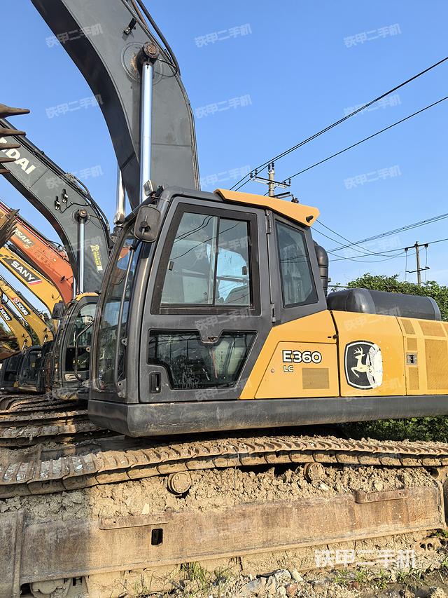 駕駛室整體（整機外觀）