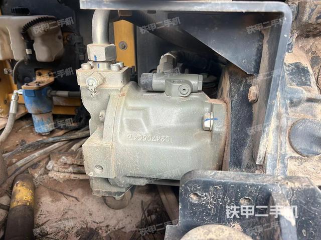 液壓泵艙室正面整體(整機(jī)外觀) 液壓泵艙室正面整體(整機(jī)外觀)