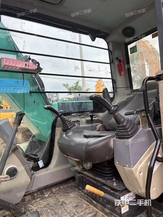 驾驶室整体（整机外观）