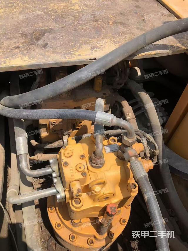 回轉(zhuǎn)馬達(dá)和主控閥（整機(jī)外觀）