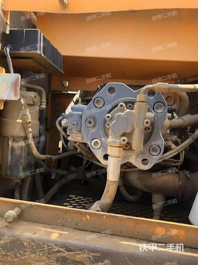 液壓泵艙室正面整體（整機(jī)外觀）