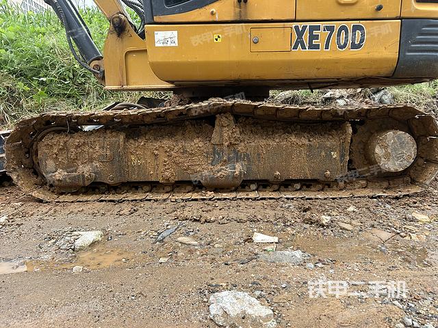 單側(cè)履帶整體(整機(jī)外觀) 單側(cè)履帶整體(整機(jī)外觀)