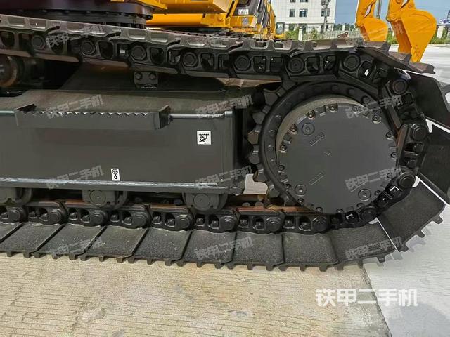 单侧履带整体(整机外观) 单侧履带整体(整机外观)