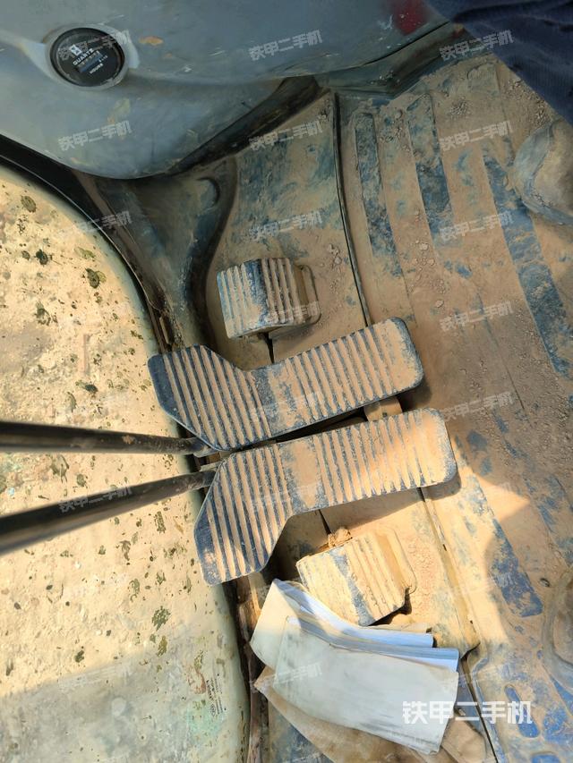 左后方玻璃角標(biāo)（駕駛室部分）