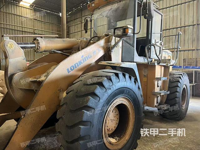 工作裝置整體(整機(jī)外觀及大件) 工作裝置整體(整機(jī)外觀及大件)