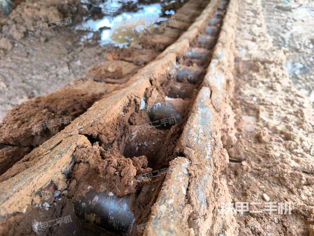 左側(cè)履帶整體?（行走機(jī)構(gòu)）