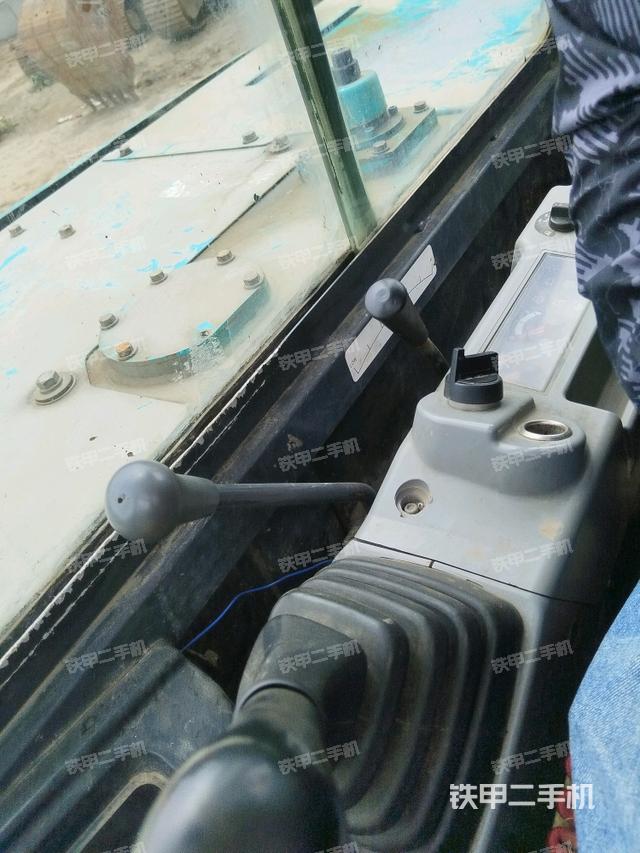 座椅右側(cè)控制臺/鑰匙門/油門/含右手柄（駕駛室部分）